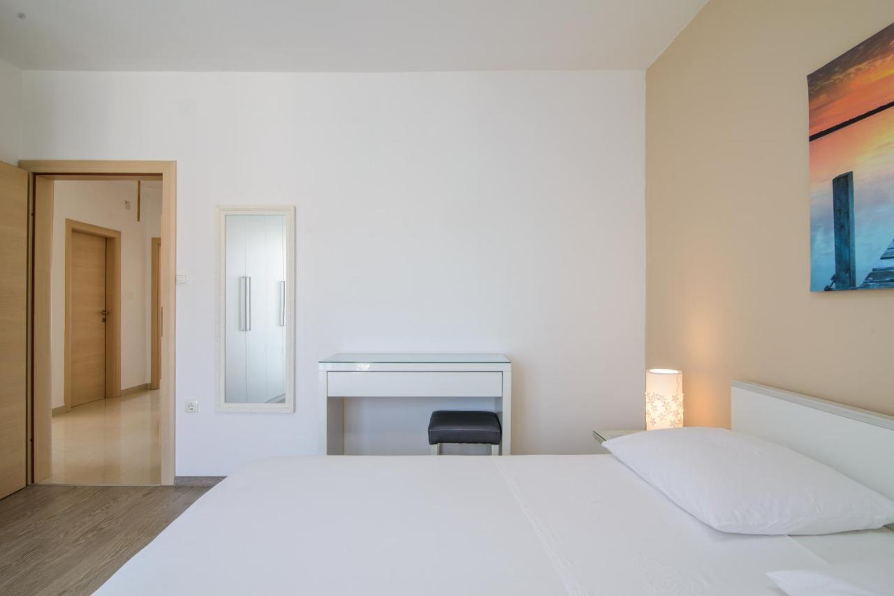 Apartments Tonka Trogir Bagian luar foto