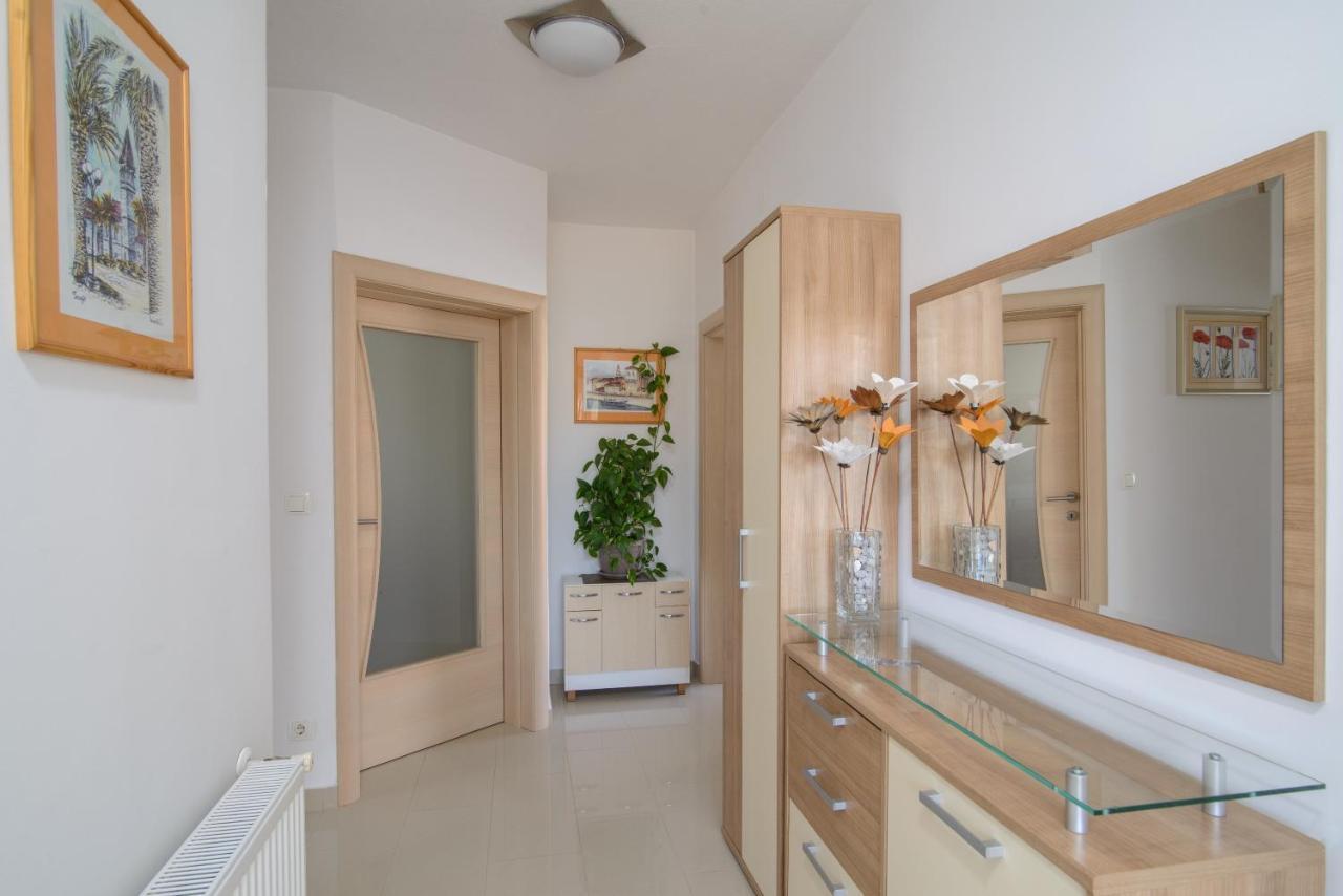 Apartments Tonka Trogir Bagian luar foto