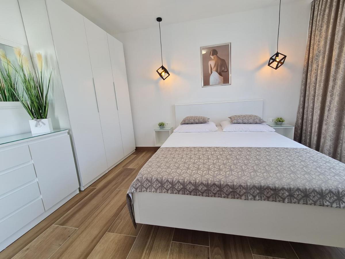 Apartments Tonka Trogir Bagian luar foto